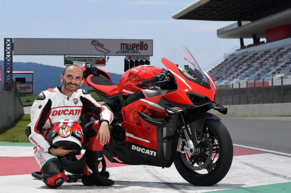 Dap thung nguyen ban Ducati Superleggera V4 dau tien - 4